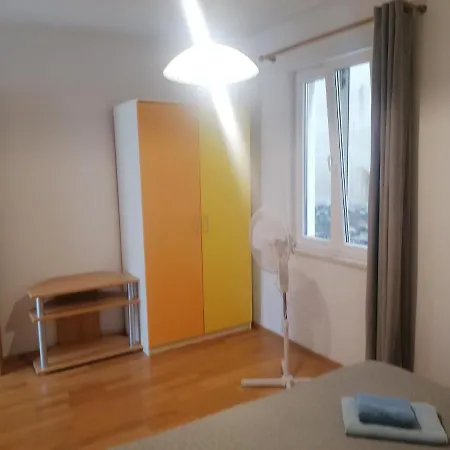 Modern * Lumbarda